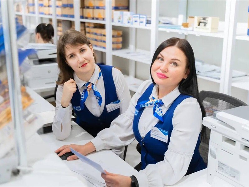 В преддверии сезона распродаж Почта России напоминает жителям Новгородской области об удобных сервисах получения и отправки посылок.
